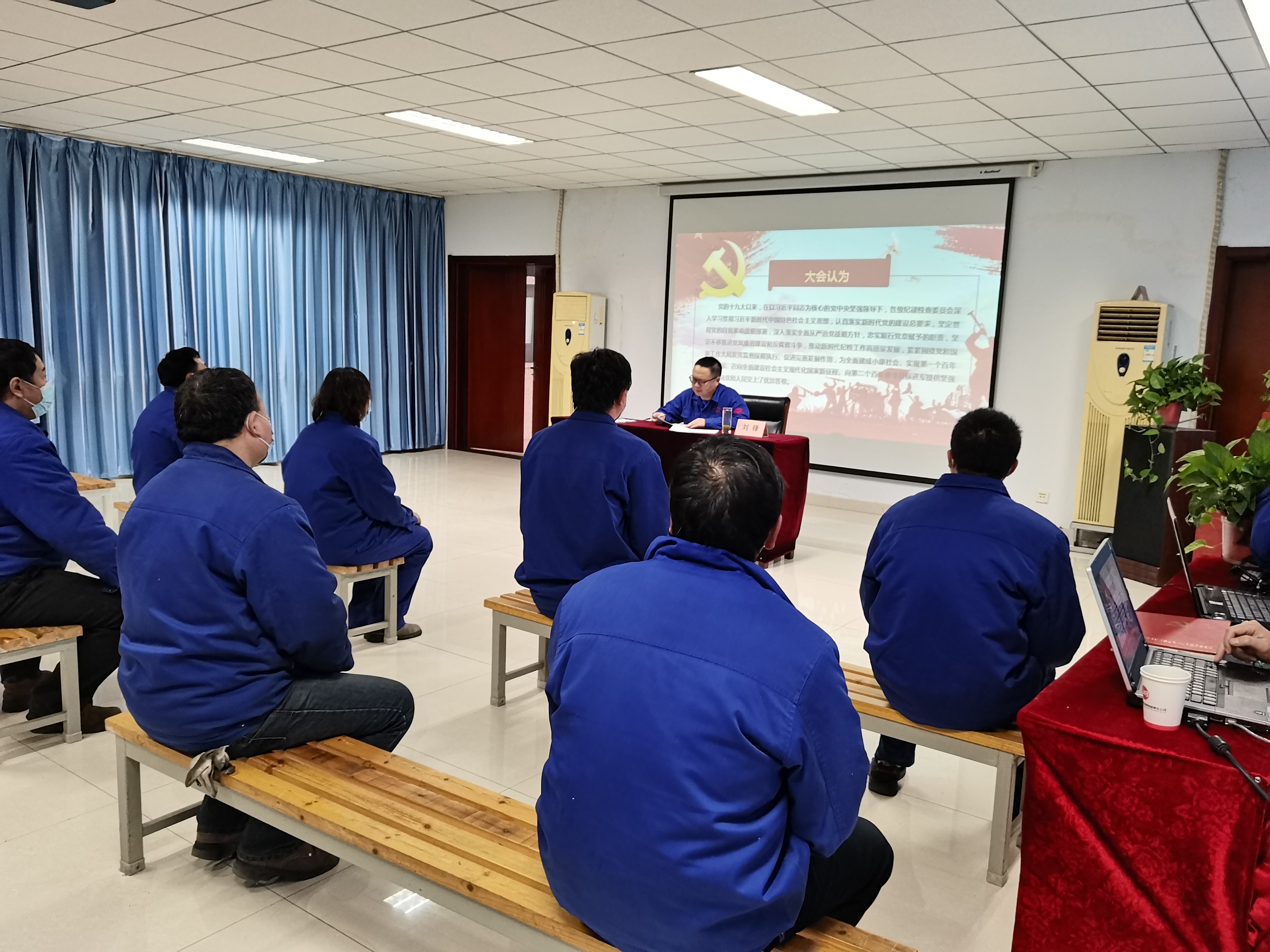 刘书记宣讲(铸钢).jpg
